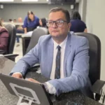 Vereador Dr. Fábio cobra recapeamento da avenida principal do Pau d’Arco